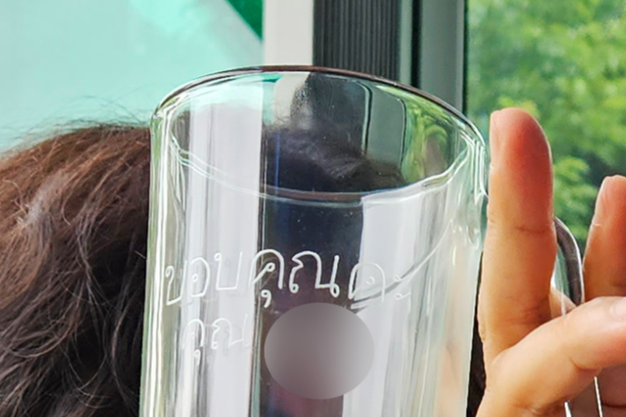 태국어 컵쿤카가 새겨진 투명컵