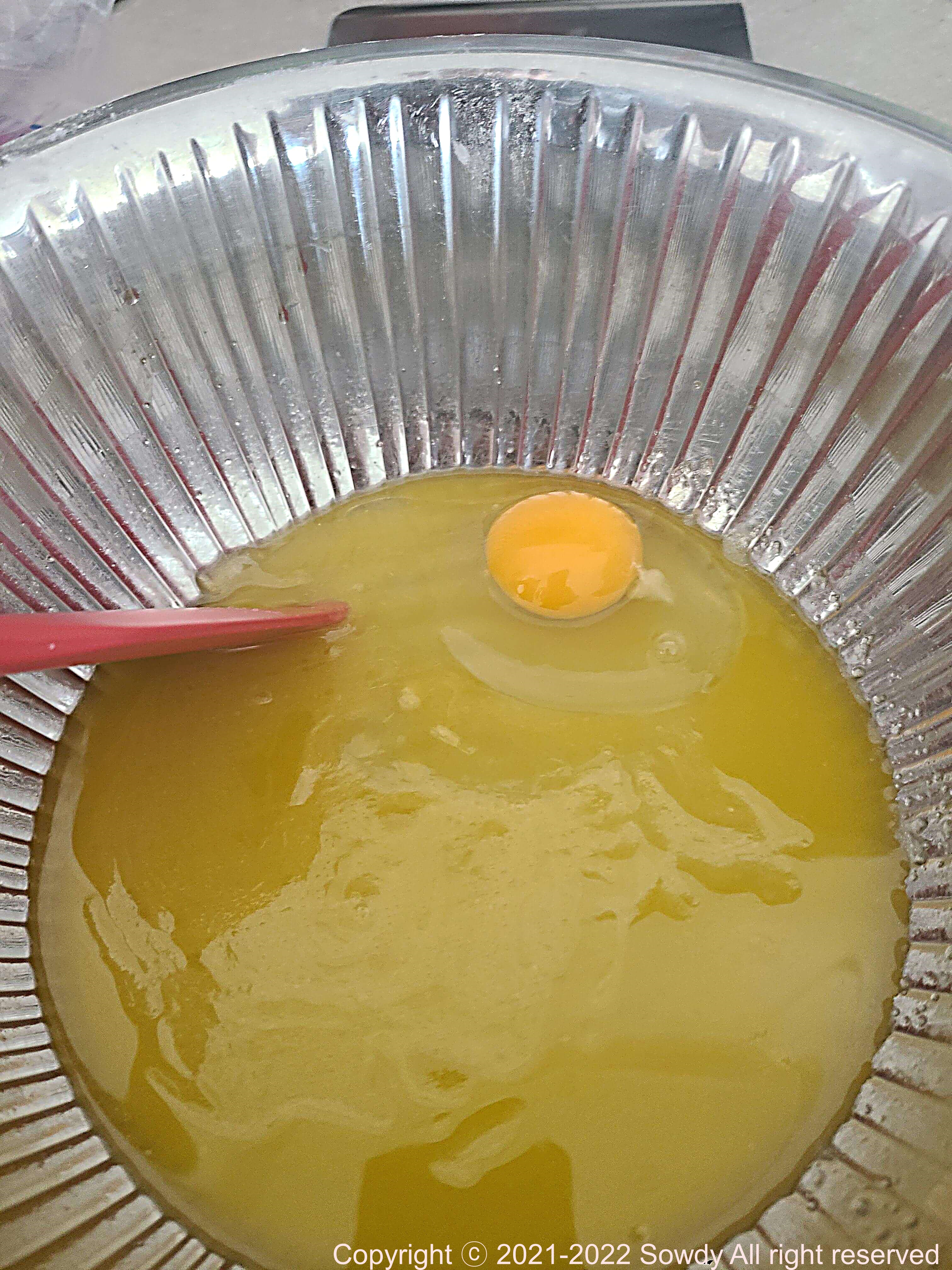 초코 머핀_버터에 설탕 그리고 계란 섞어주기