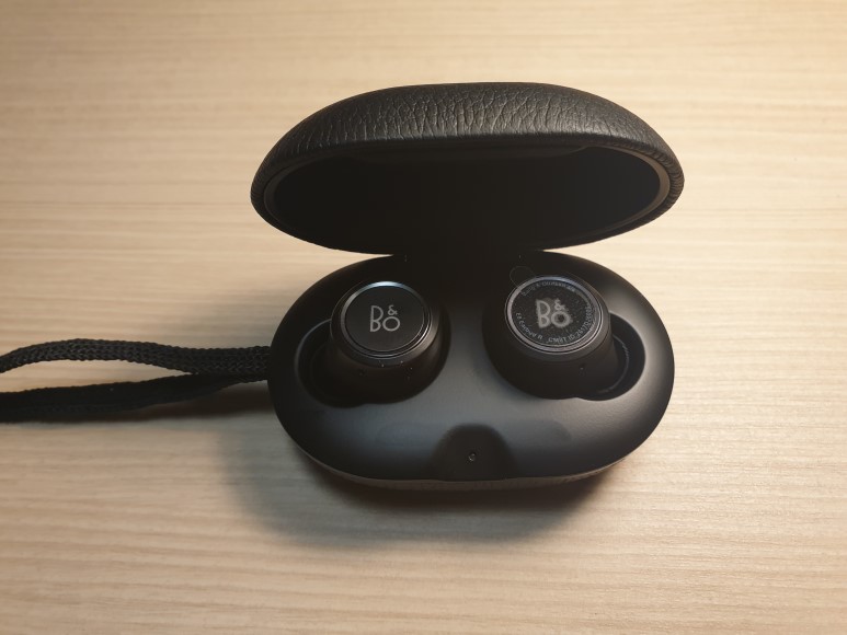  베오플레이 E8 사용 후기 (BANG & OLUFSEN Beoplay E8)
