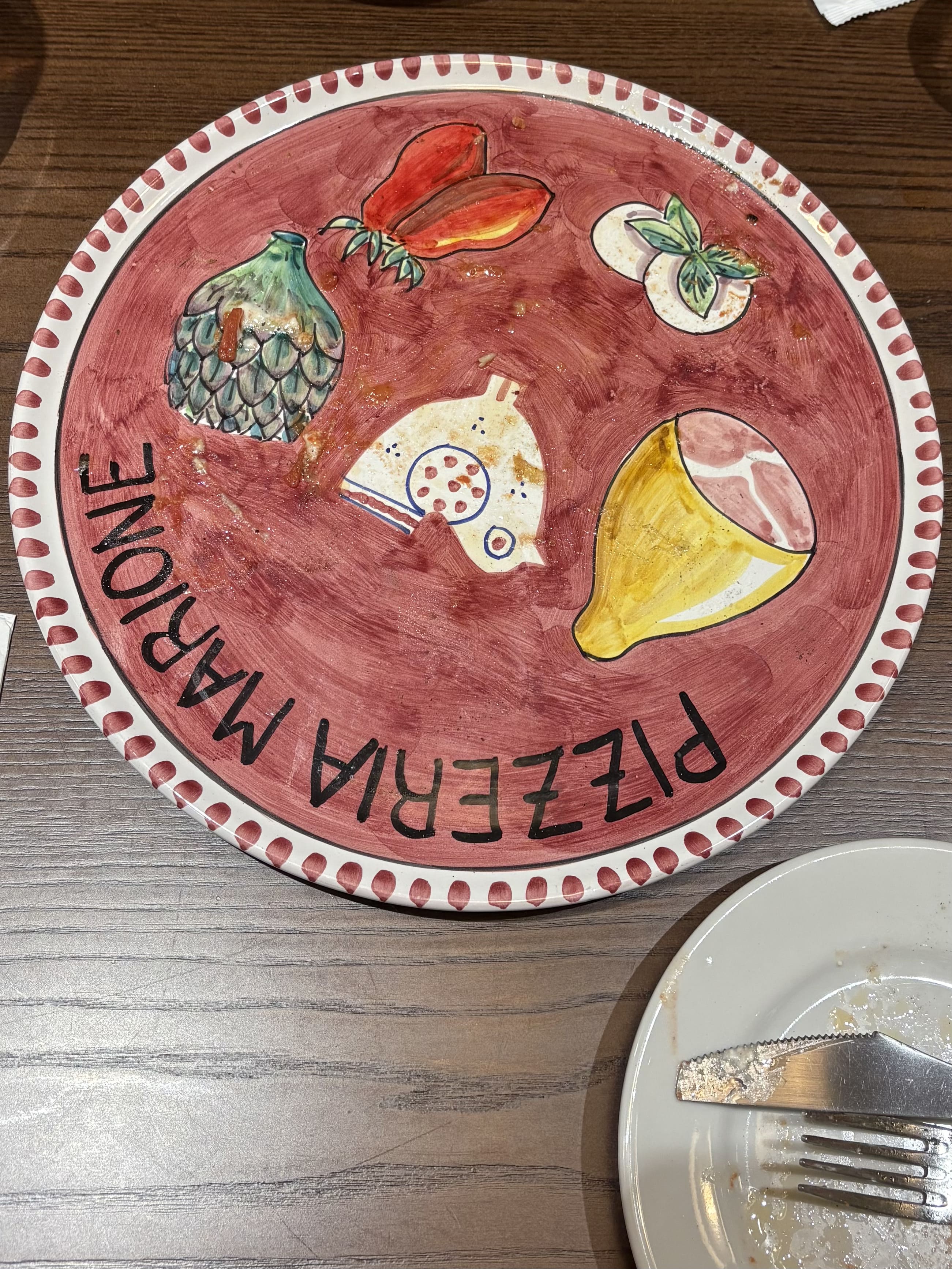 마리오네 피자 접시