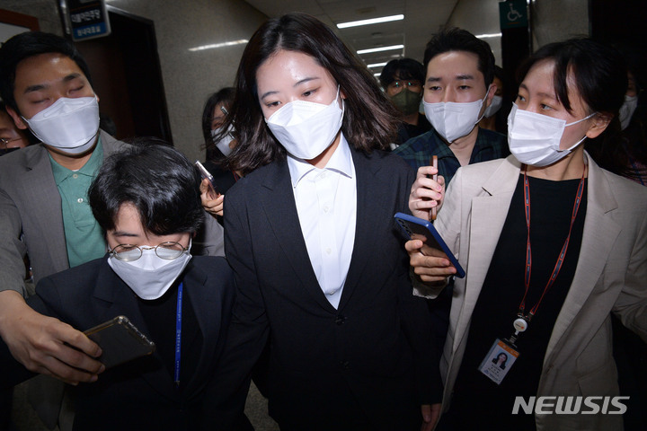  박지현 "처럼회 해체" vs 고민정 "朴, 행보 신중해야"