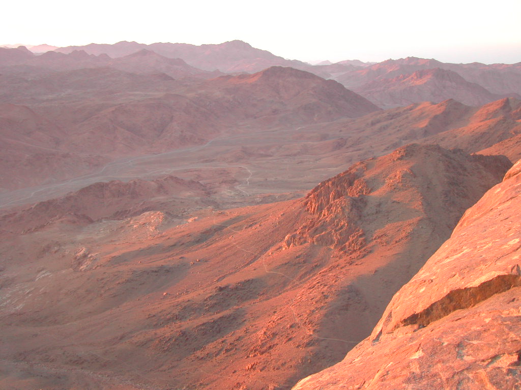 이집트-시내산-일출후의-광활한-산야