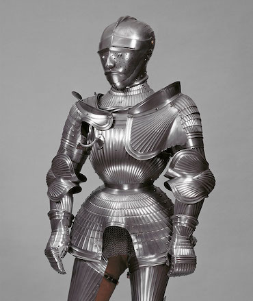 합스부르크 600년-세로 홈 장식 갑옷