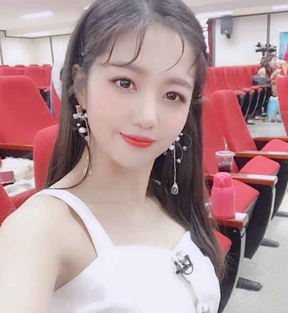  정다경 계약 논란