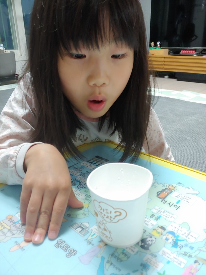  An interesting dry ice science experiment with your child at home.