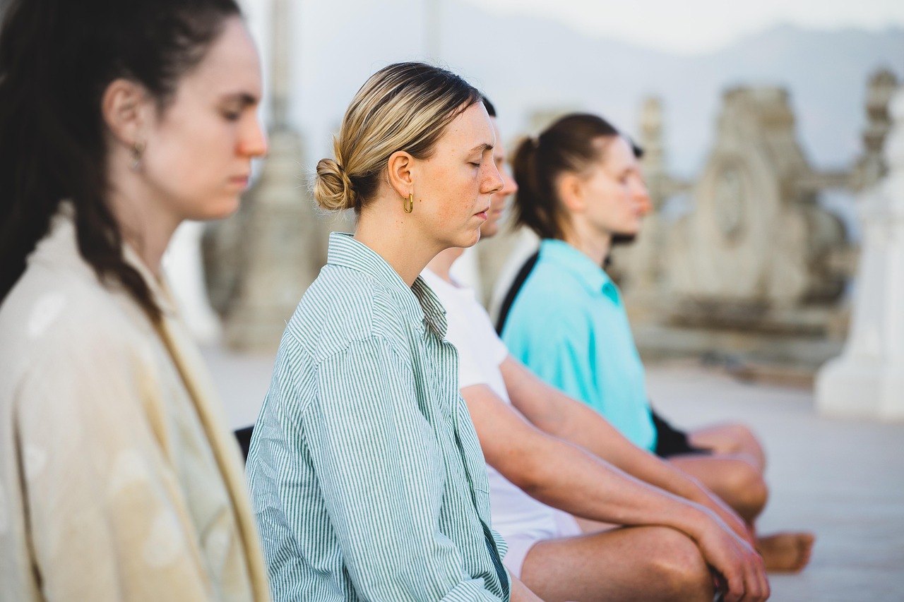 명상, meditation <a href="https://pixabay.com/ko//?utm_source=link-attribution&utm_medium=referral&utm_campaign=image&utm_content=8563442">Pixabay</a>로부터 입수된 <a href="https://pixabay.com/ko/users/kalyanayahaluwo-1767926/?utm_source=link-attribution&utm_medium=referral&utm_campaign=image&utm_content=8563442">vined mind</a>님의 이미지 입니다.