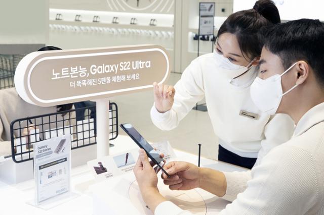  갤럭시 S22 특수 기대에 UP된 이통사, 사전 판매