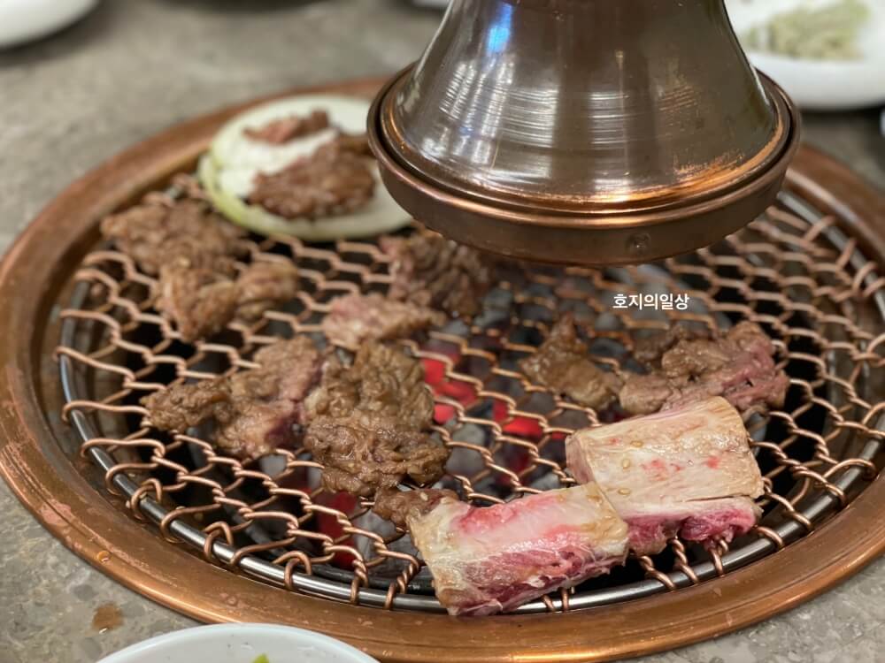 서울 강남 역삼 소갈비 맛집 유미식당 - 커팅된 고기