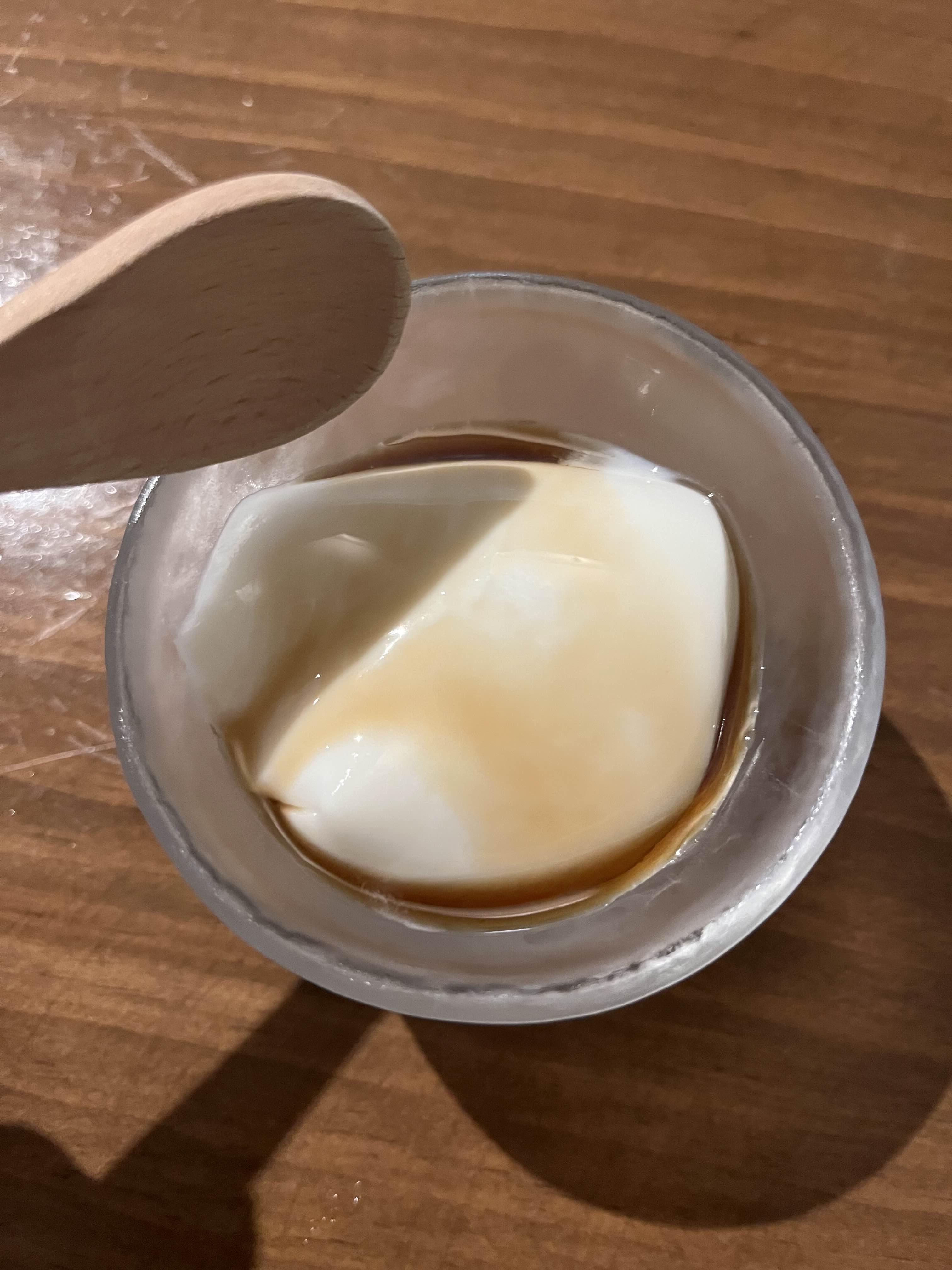 후식으로 나온 푸딩입니다.