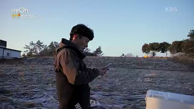 [190회] 다큐온 - KBS지역의 부활 1부 - 햇빛, 평생 연금을 주다] 지방 소멸이 가속화되고 있는 지금 한 지자체에서 실시.ts_20230328_203927.648.jpg