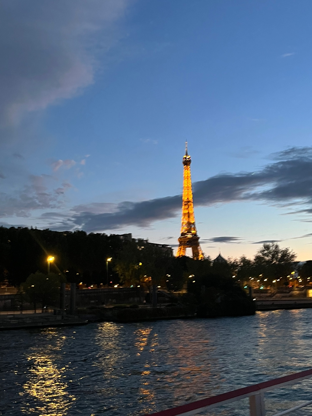 프랑스 세느강에서 바라본 에펠탑 야경 모습(1)