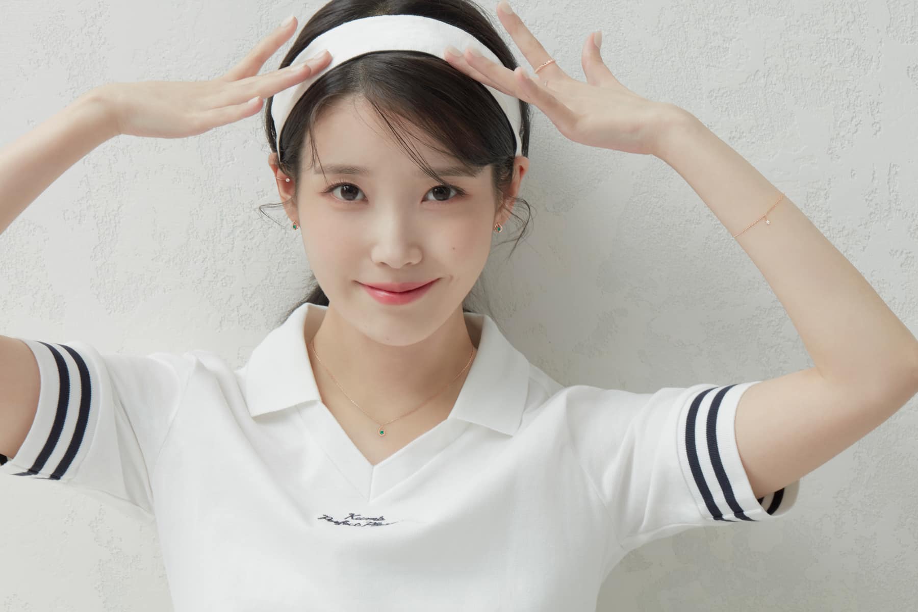  아이유 2022 제이에스티나 핫&쿨 썸머 화보