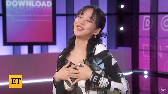  언더붑(Underboob) 입은 비비