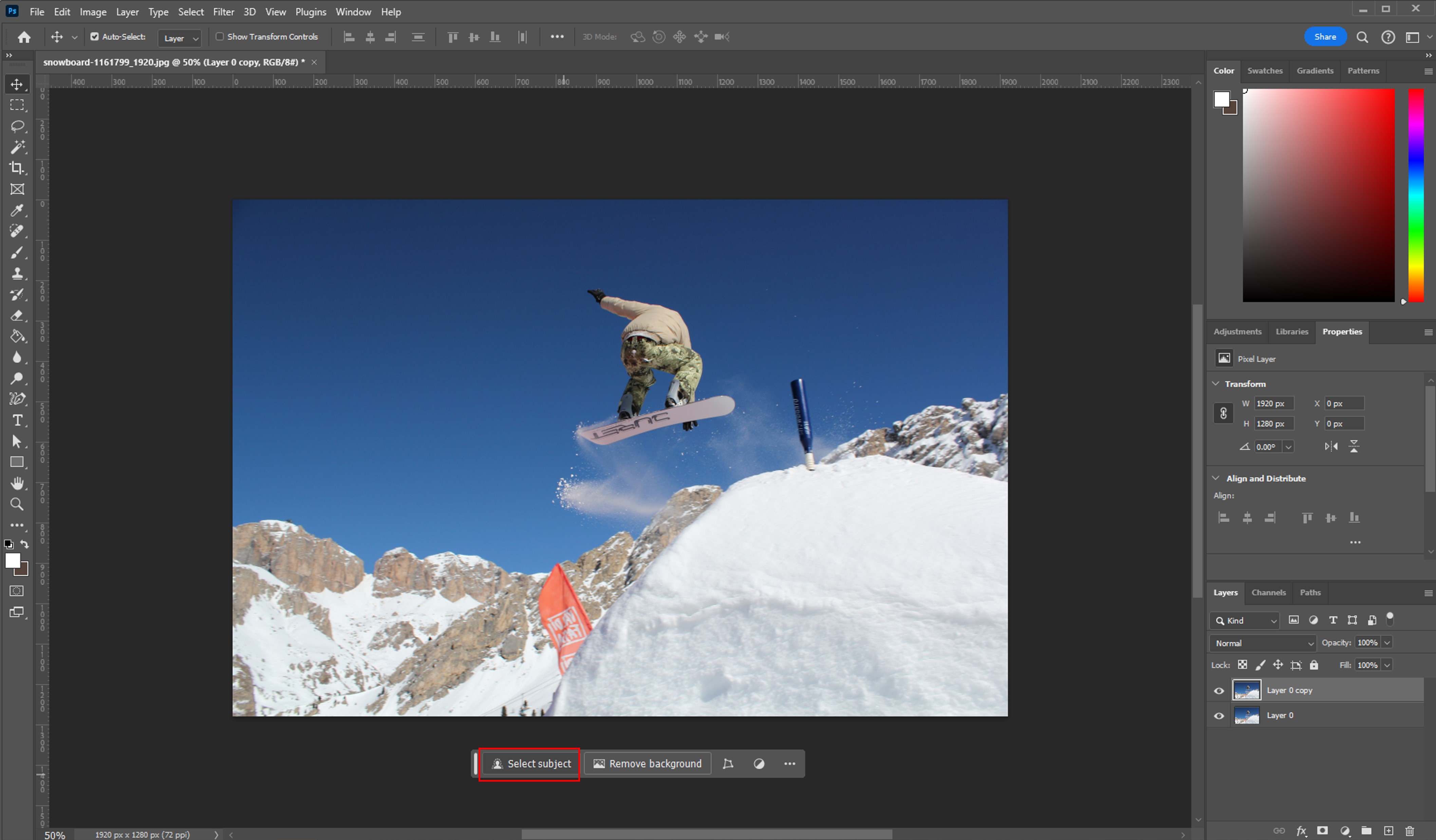 남자가 보드 점프하는 사진