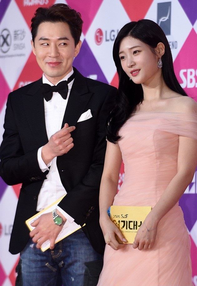  너무 이뻐 붐도 훔쳐 보고 있는 정채연