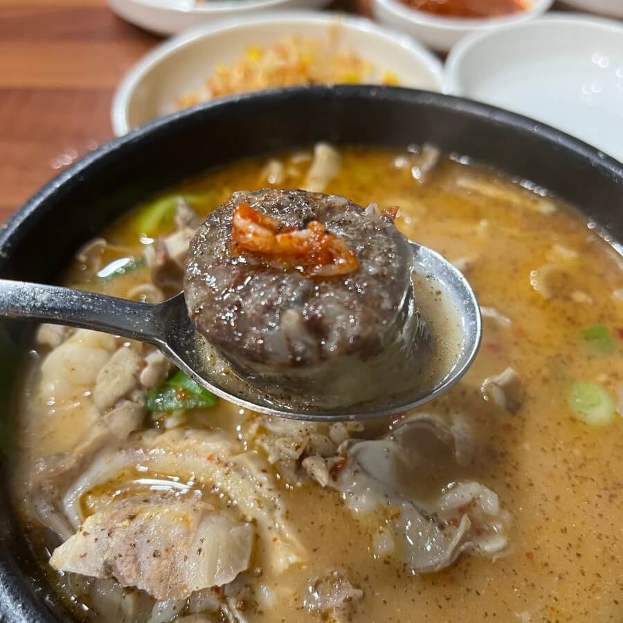순대에-새우젓-올린-사진