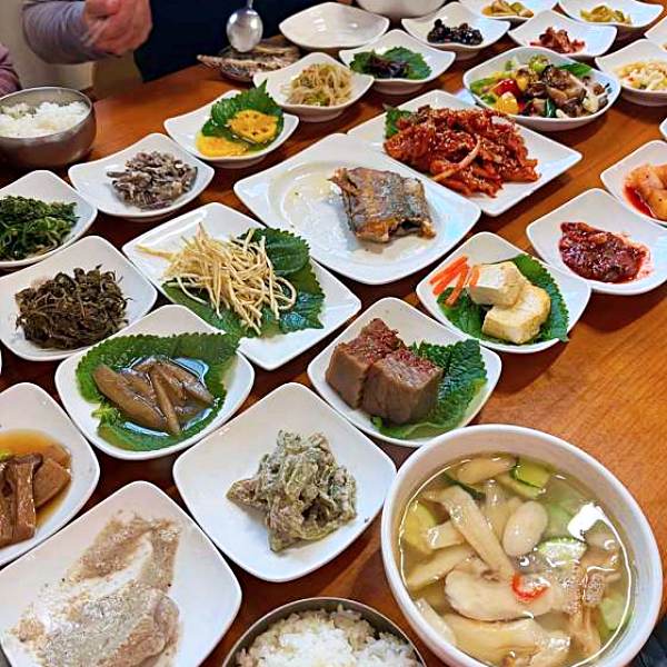  생생정보 경남 합천, 해인사 근처 산채 한정식, 산채정식, 자연산 송이 버섯국 정식 맛집 7월 14일 스타 가수 김용필 고향 도토리 비빔밥, 더덕구이, 도토리묵, 능이버섯국 가격 위치 어디