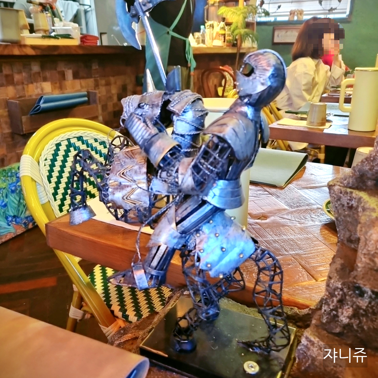 말타는 조각
