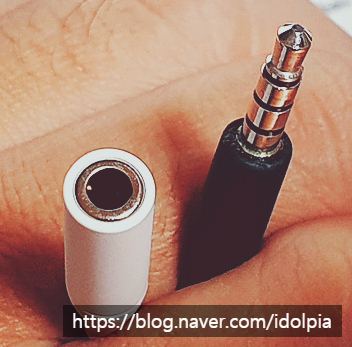 오디오잭 컨버터 USB-Cto 3.5mm EE-UC10JU 삼성전자 갤럭시 노트10, 노트10+ C타입 2