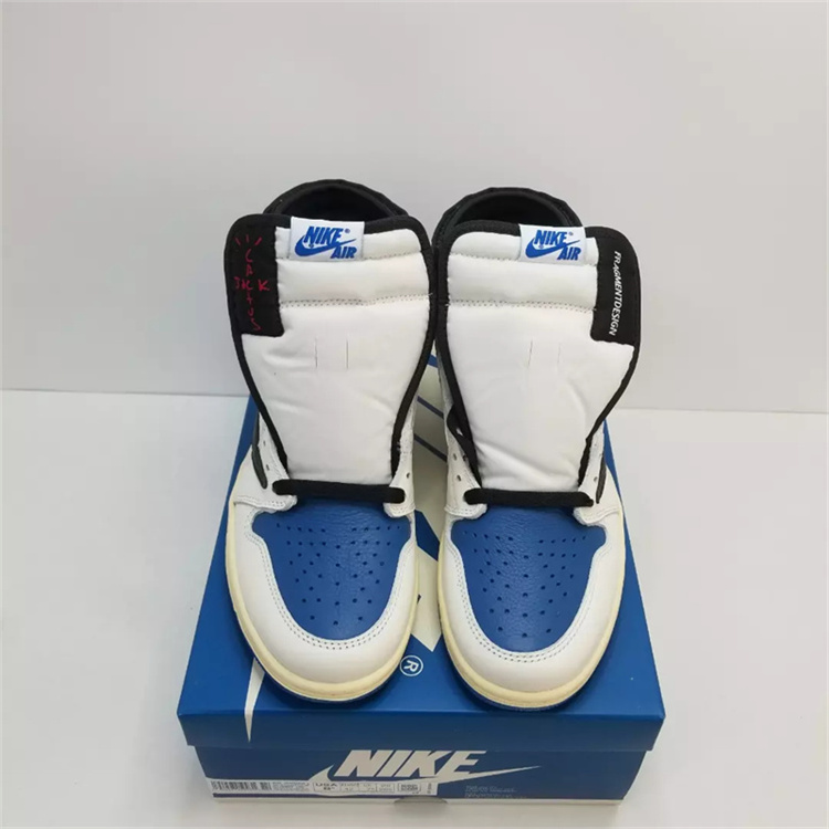  [AIR JORDAN] 트래비스 스캇 x 프라그먼트 x 에어조던1 하이 DH3227-105 남녀공용