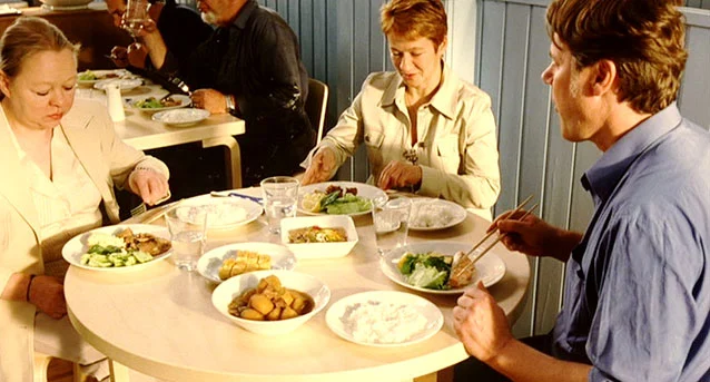 카모메 식당 속 음식과 핀란드 손님들