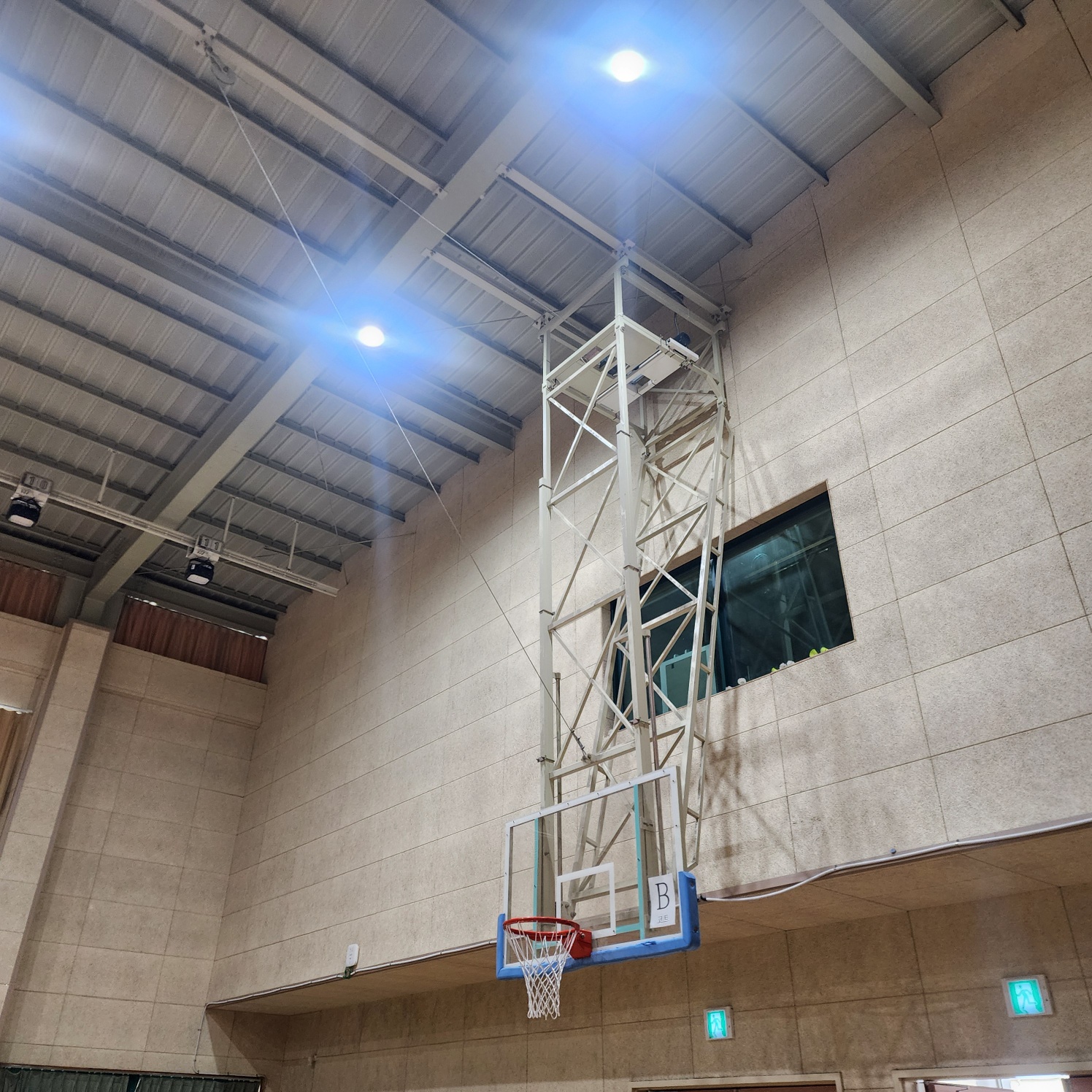  [날개스포츠] 경기오산중학교 천정조하식농구대 수리, 체육관농구대 수리 작업