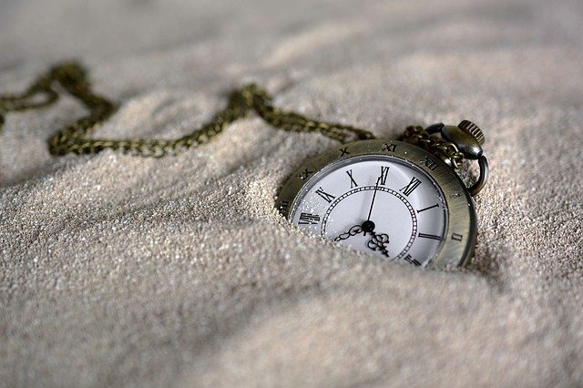 모래위의-시계