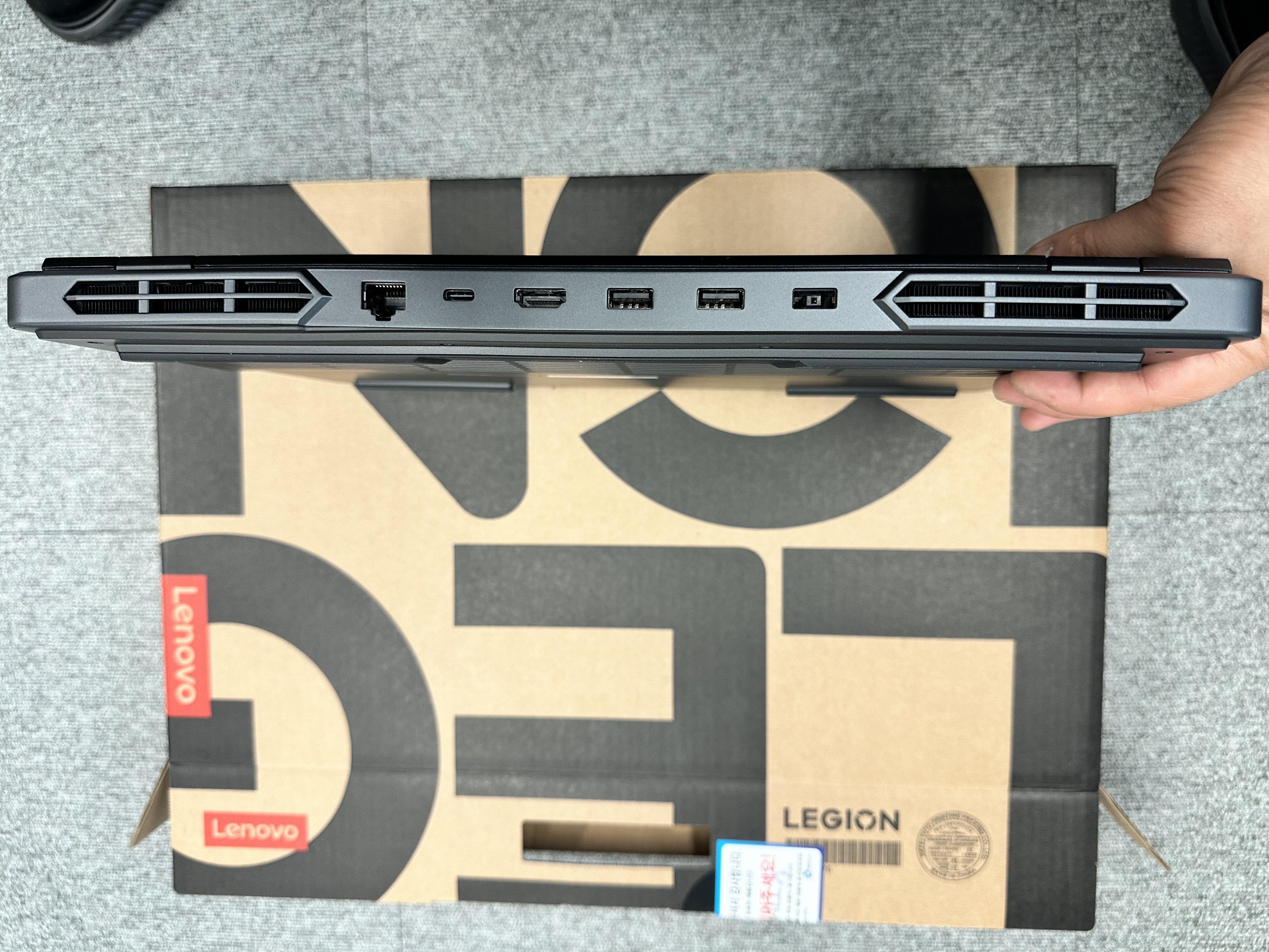 레노버 LEGION Pro 5i 16IRX 포트 구성