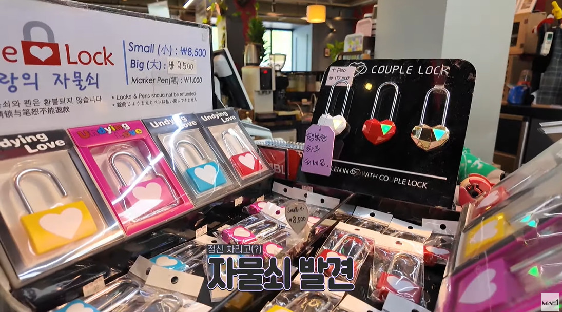 물건 소개 도중 냅다 손금 자랑하는 사람...jpg | 인스티즈