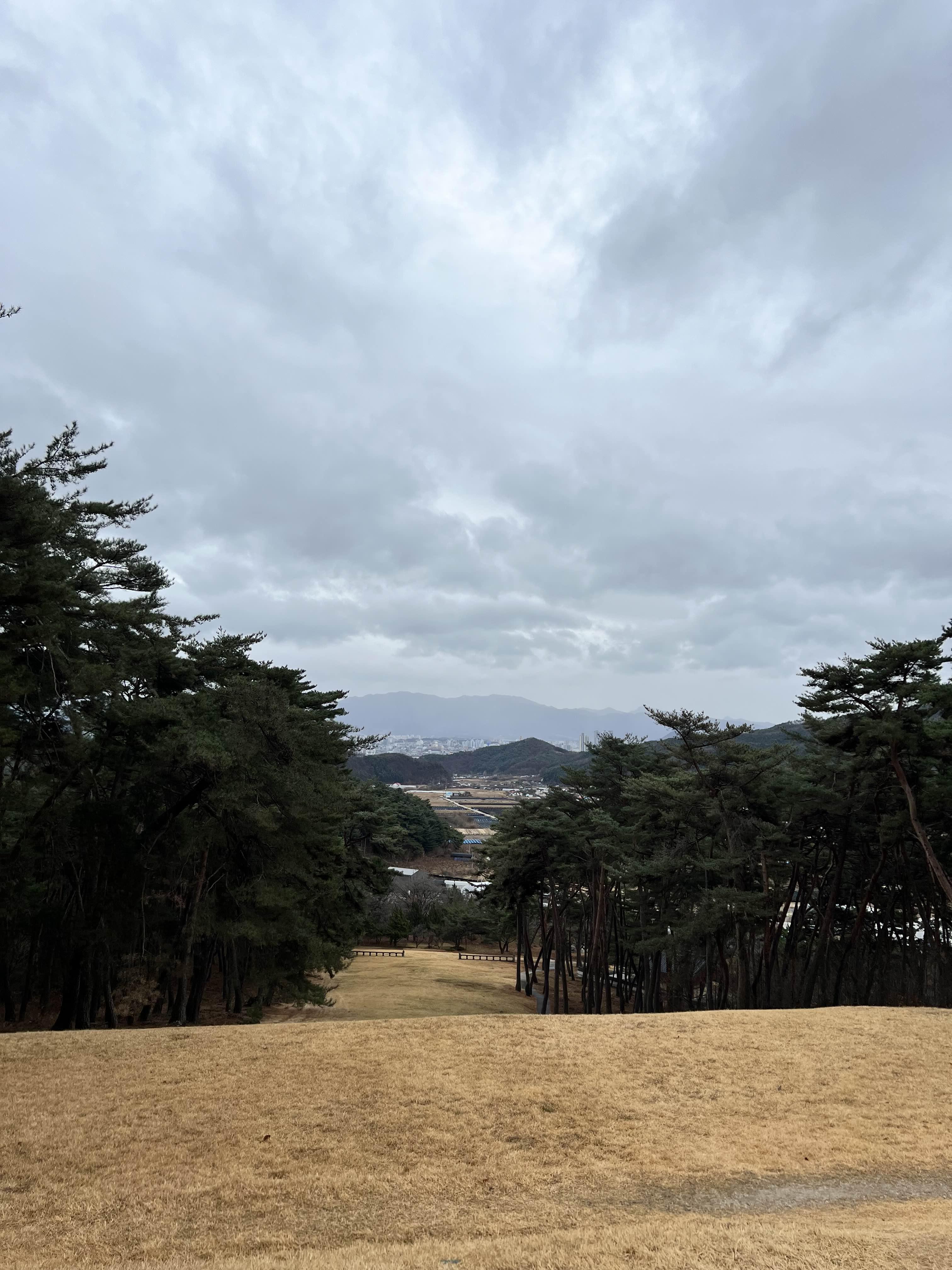 장절공신숭겸장군묘역에서 바라본 춘천 시내