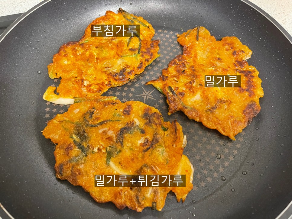  [레시피] 밀가루, 부침가루, 밀가루+튀김가루 3가지 반죽의 김치전 부쳐보기