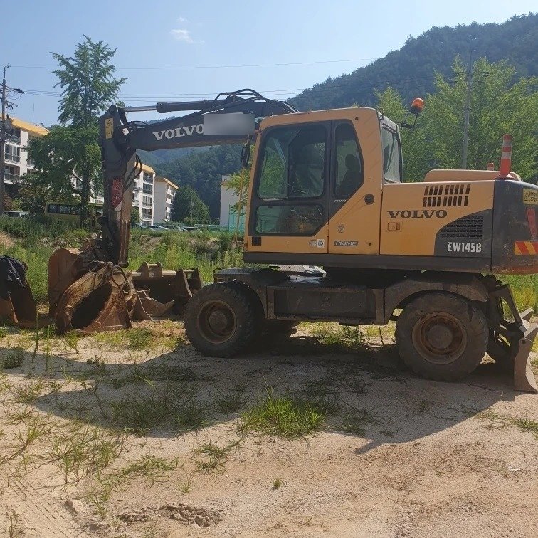 볼보 EW145B 2013년식 4000만원 판매합니다.