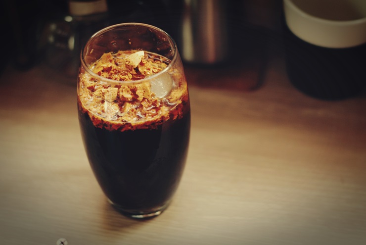  더치커피와 달고나가 만나다. [ Dutch coffee meets dalgona ]