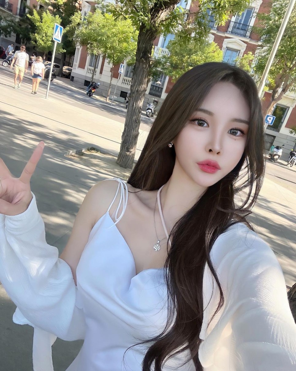  쇼핑몰 운영하는 미모의 인플루언서 인스타 사진