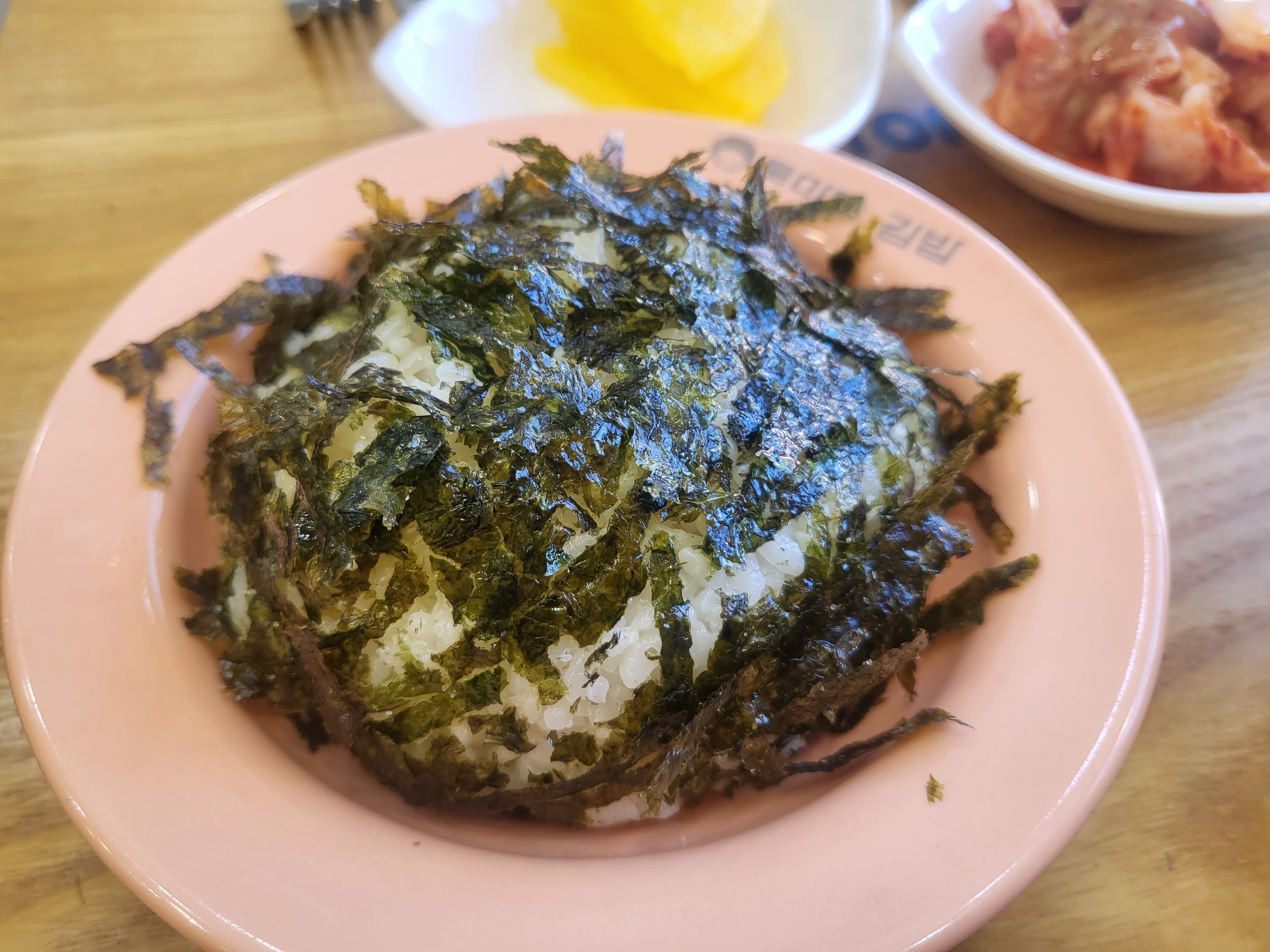 토마토김밥 이미지