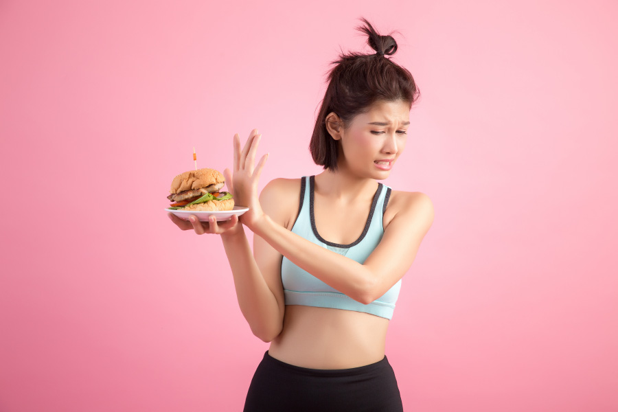 asian-women-refuse-fast-food-because-slimming-pink-900