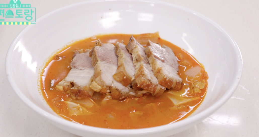  편스토랑 이유리 김치잡채 레시피 버터김치수제비 반반김치 파이 만들기  김재원 파김치장어전골 백김치고구마그라탕(탱) 이경규 불고기깍두기피자 꽁치김치찜(묵은지)20년맛집위치정보 65..