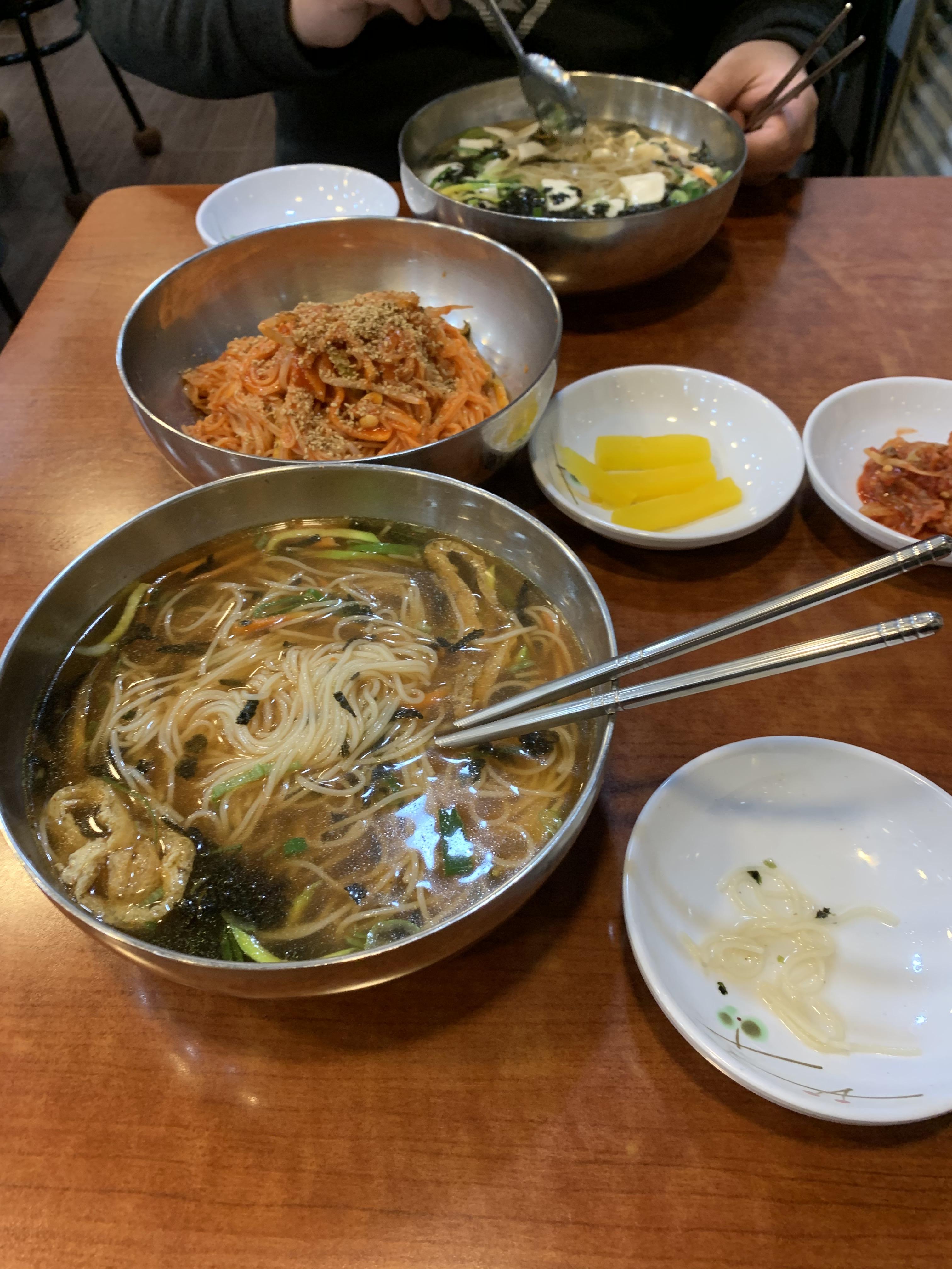  뜨끈한 연두부국수 서교동 명품 잔치국수집