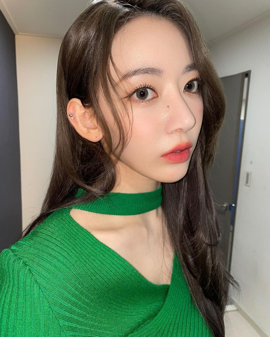  르세라핌 사쿠라 인스타그램 업데이트 사진 - 2 2205