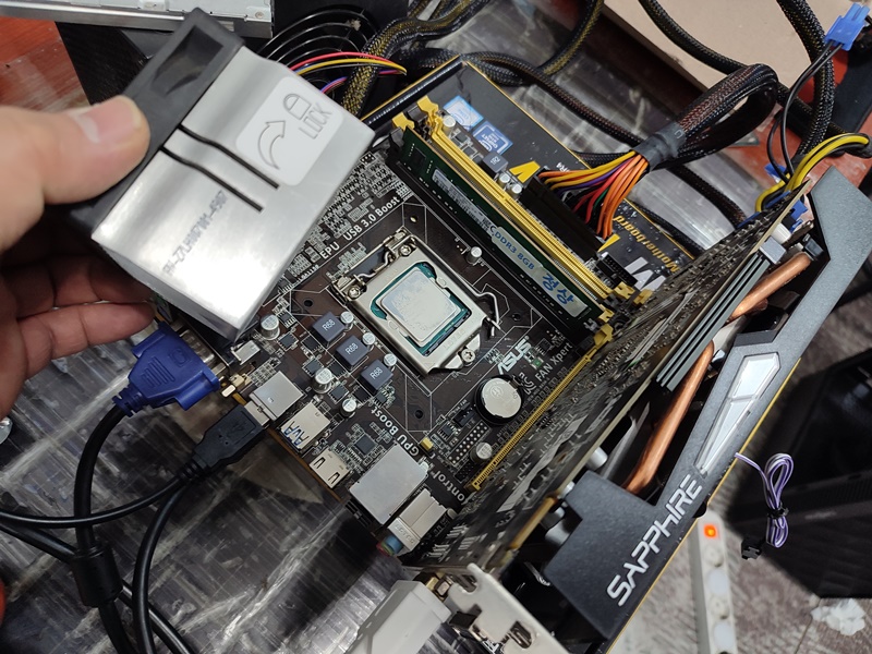 CPU 쿨링은 AMD 쿨러를 사용했습니다.