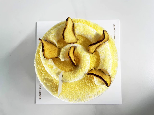 뚜레쥬르-부드러운-고구마-라떼-케이크를-위에서-찍은-모습