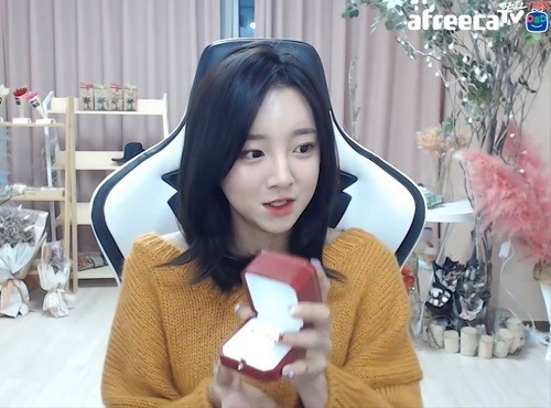  BJ 철구 외질혜 이혼 폭행 성매매 폭로 낙태까지?