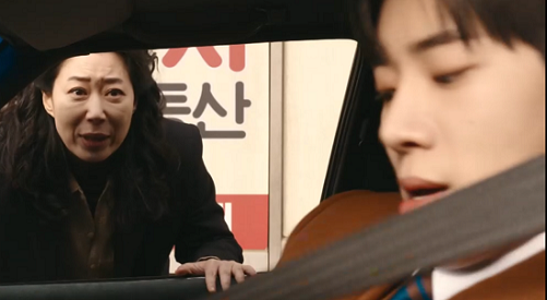 드라마-오아시스-15회-점암댁이-비밀을-아는것을-알고-도망가는-철웅(추영우)