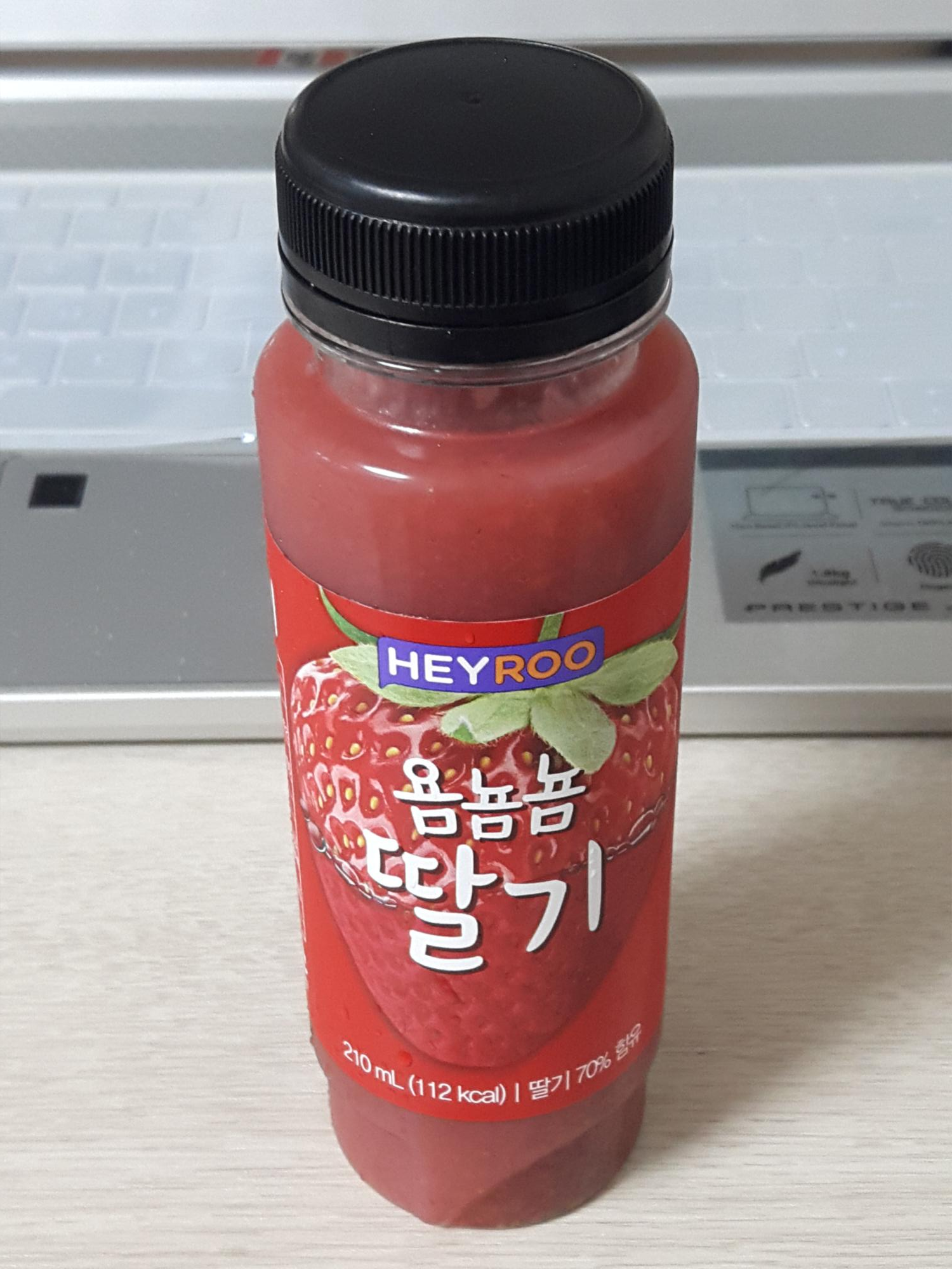  CU HEYROO 욤뇸뇸딸기 먹어 봄