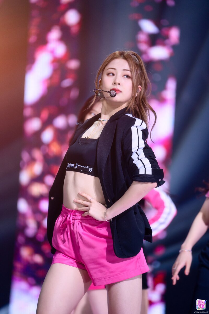  르세라핌 허윤진 인기가요 PC직캠 사진들 모음 220515