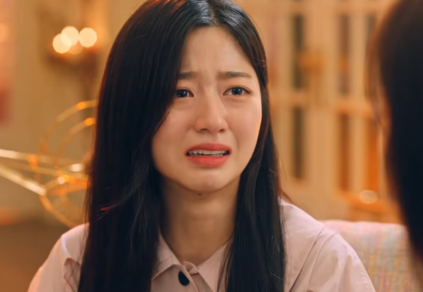 "이 사람이 창피하게 여기가 어디라고 와?"남편과 시어머니는 며느리 인제가 수준 떨어진다며 집안 행사에 못 오게 했고 결국 이혼당했습니다.