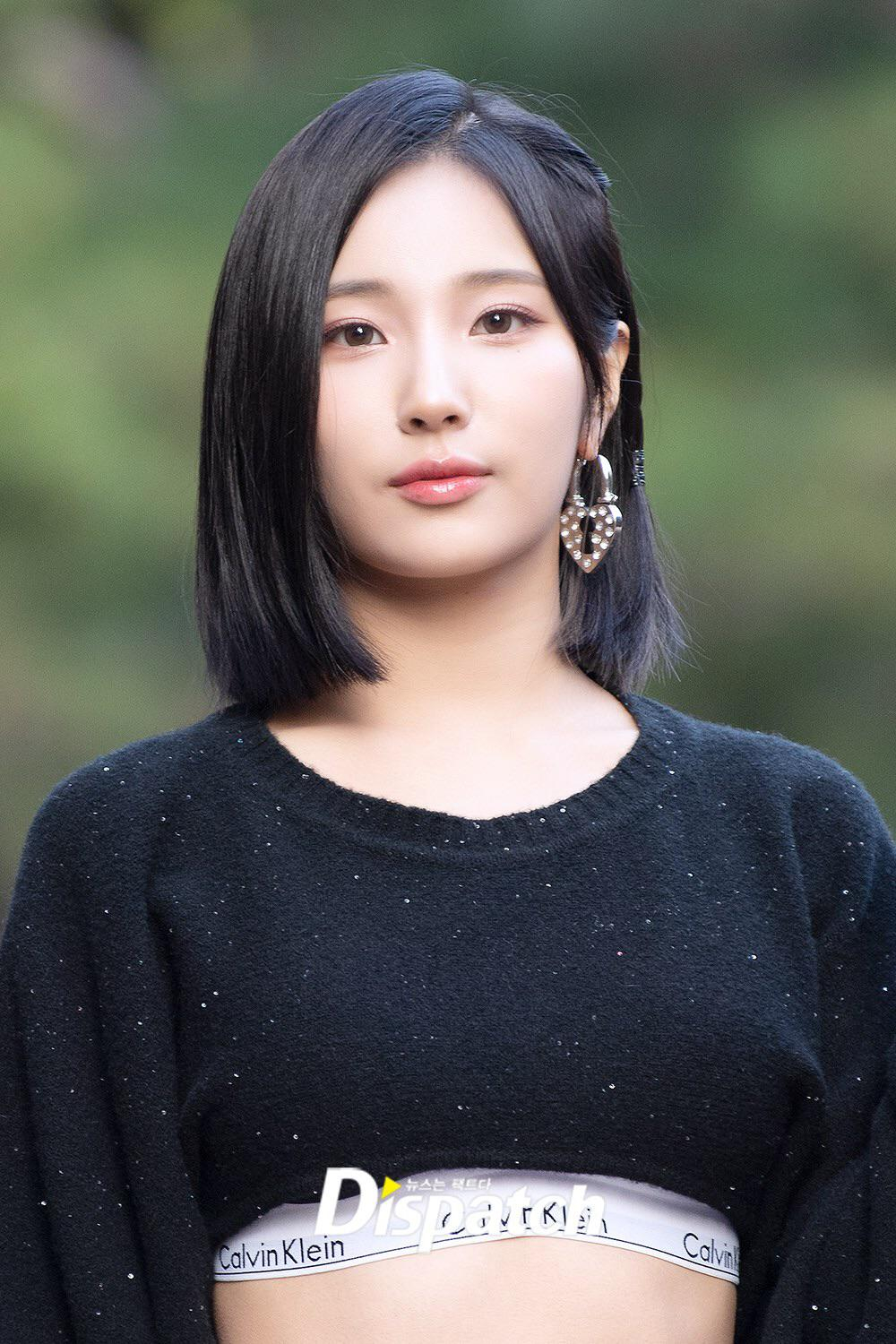 출근길 CK언더웨어 크롭티 청바지 뒤태 앨리스 소희