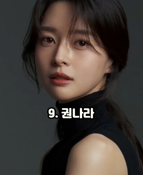 “얘도 성형했었어…?” 성형한 줄도 몰랐다는 여자 연예인 top10 18