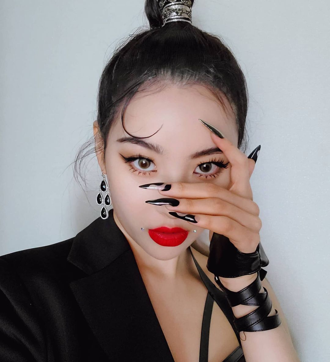  선미 '꼬리' 메이크업 인스타그램 셀카 사진