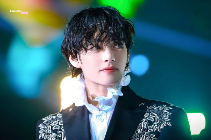  또다시 '세계에서 가장 잘생긴 남자' 1위 뽑힌 방탄소년단 뷔